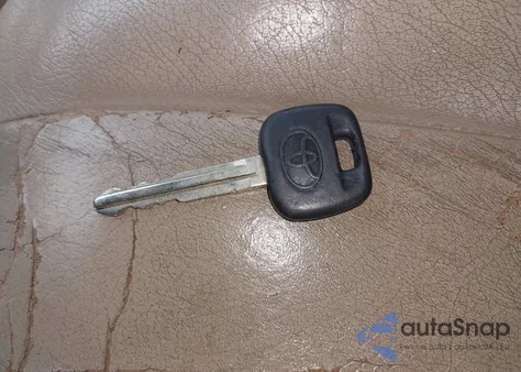 2004 Toyota Highlander V6 from USA, damaged, VIN JTEGP21A540012207